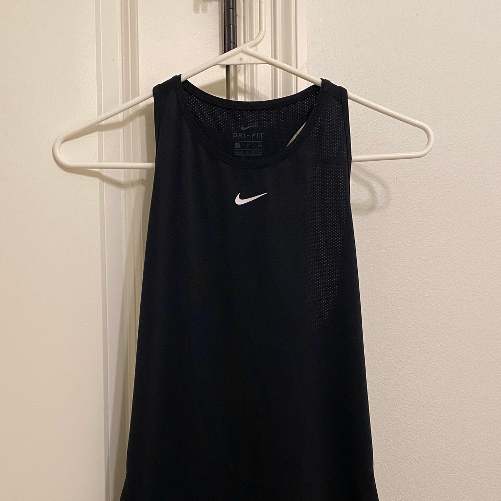 black nike tank top!!